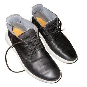 Timberland Men's Bradstreet Ultra Black Leather Lightweight Chukka